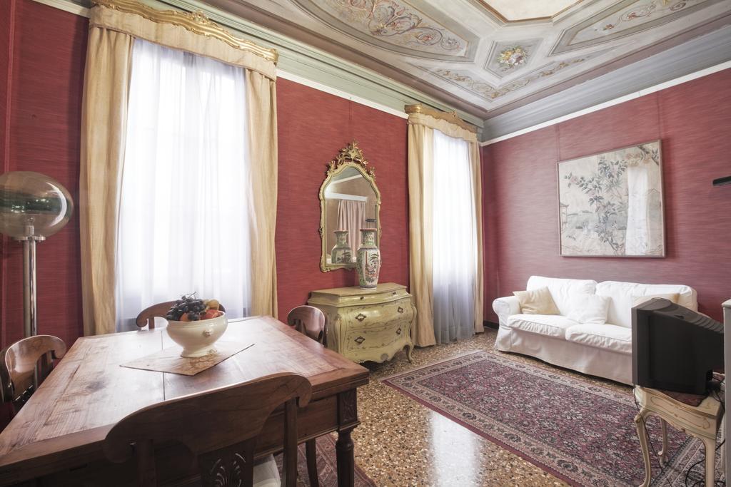 Palazzetto San Lio, Rialto Apartment Venesia Ruang foto